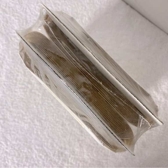 Vintage Inspirations White Textured Embossed Paintable Wallpaper Border Trim - Picture 7 of 11